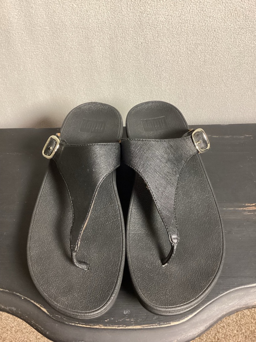FitFlop Sandals Womens Size 8 Black Thong Comfort Wedge Flip Flop Glitter Flaw